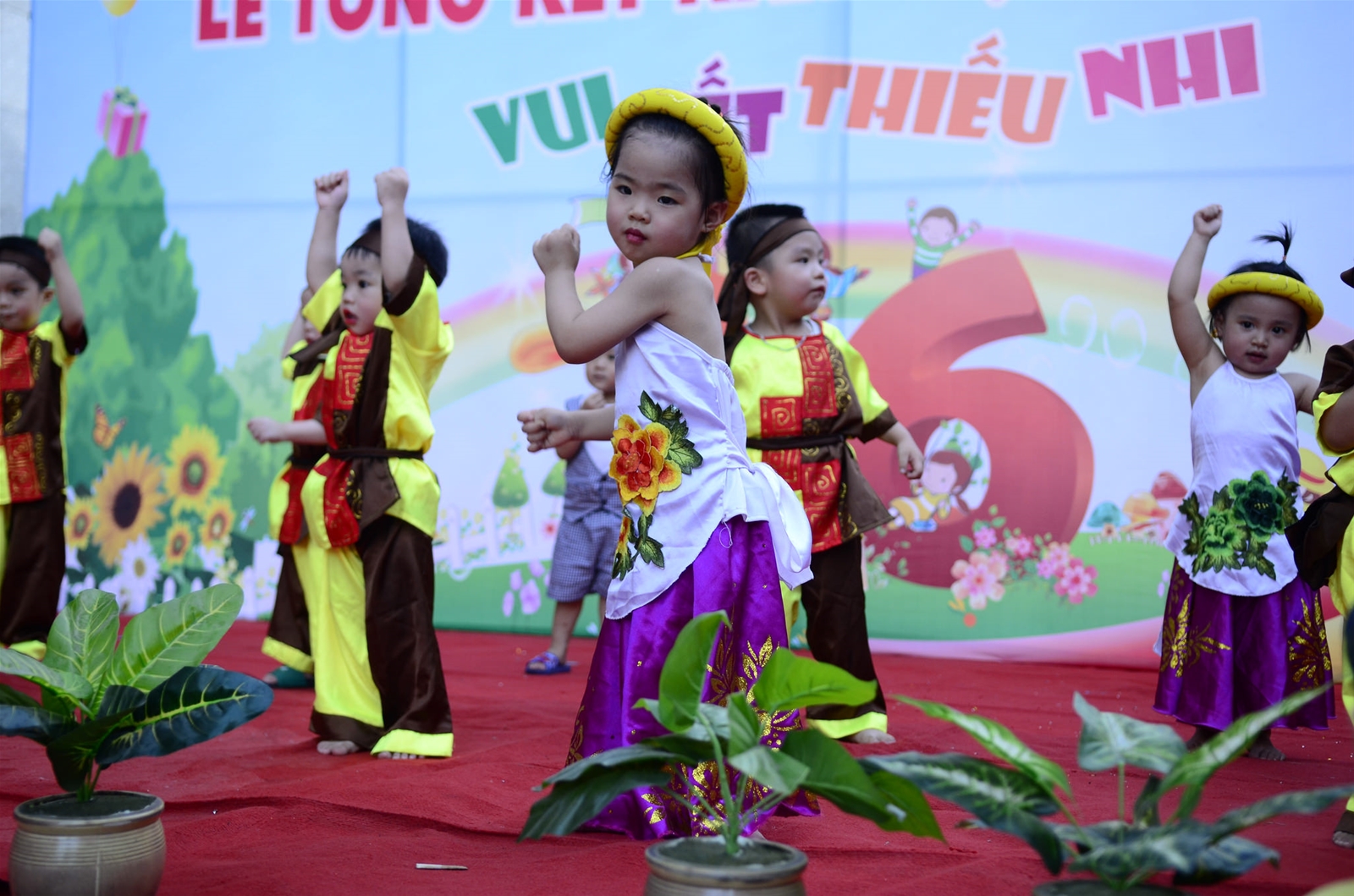 Văn nghệ các bé cơ sở Tân Triều